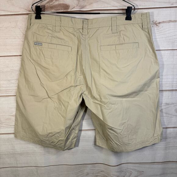 Columbia Khaki Flat Front Chino Shorts Size 38x10 - Picture 2 of 5